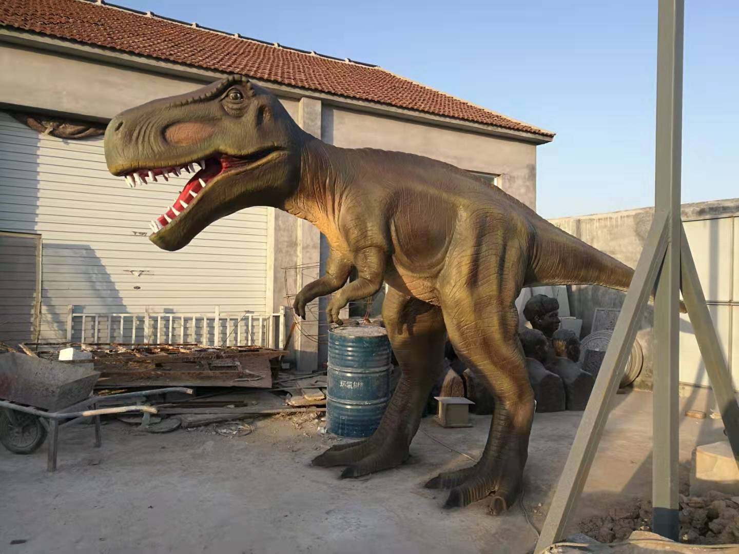 恐龍雕塑項(xiàng)目部分完工，出廠安裝（組圖）。