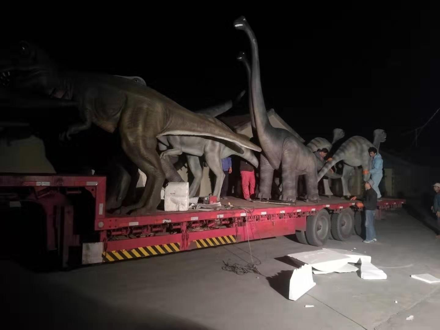 恐龍雕塑項(xiàng)目部分完工，出廠安裝（組圖）。