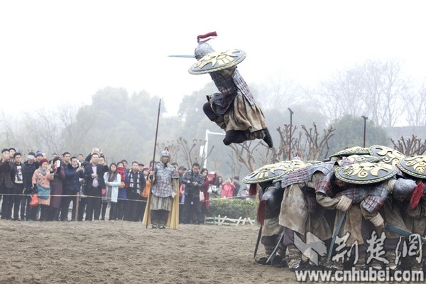 現(xiàn)全球最大關(guān)公青銅雕像，目測(cè)宇達(dá)施工（圖）