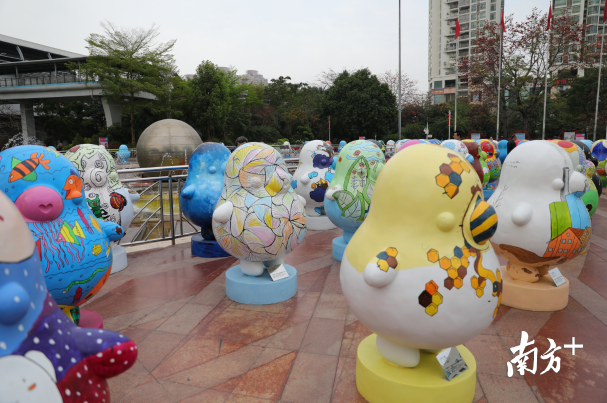 想要和萌萌噠的“鴨梨哥”見面嗎？快來布吉雕塑公益巡展吧